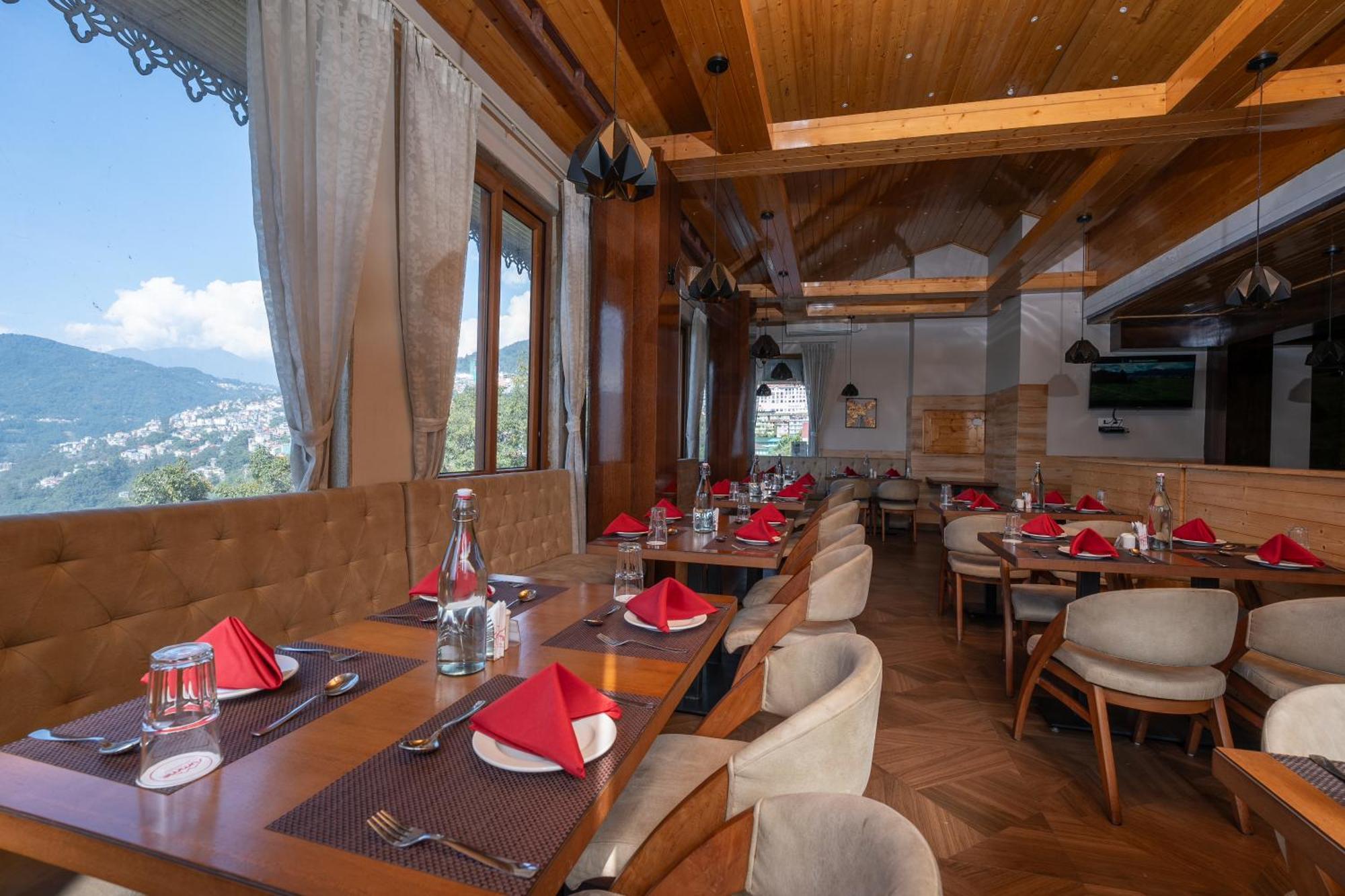 Summit Alpine Abode Hotel 5 Mins From Mg Marg Gangtok Eksteriør billede